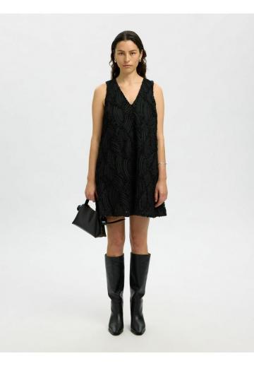 Короткое платье