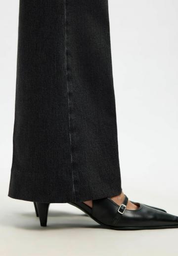 Клешеные джинсы