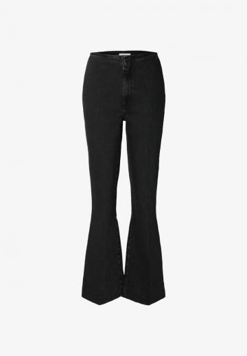 Клешеные джинсы