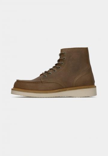 Ботинки на шнуровке