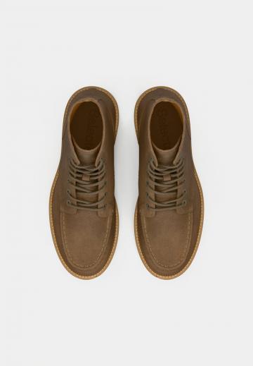 Ботинки на шнуровке