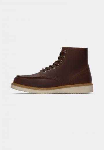 Ботинки на шнуровке