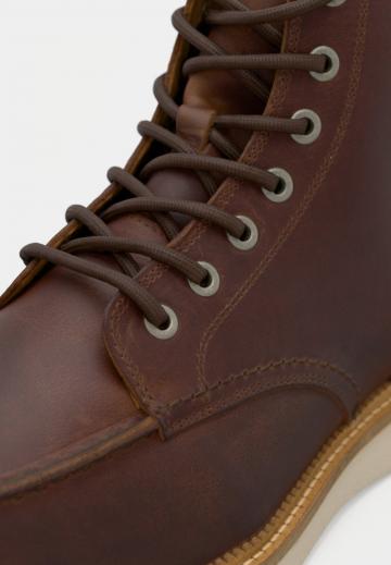 Ботинки на шнуровке