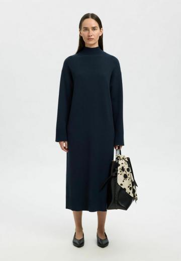 Вязаное платье