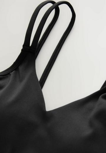 Топ на бретельках