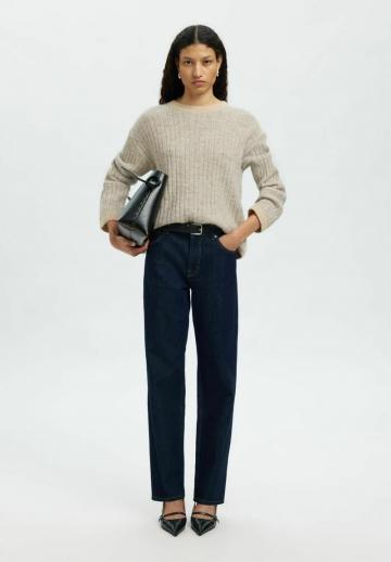 Пуловер в полоску