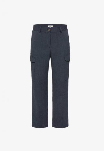 Брюки с накладными карманами