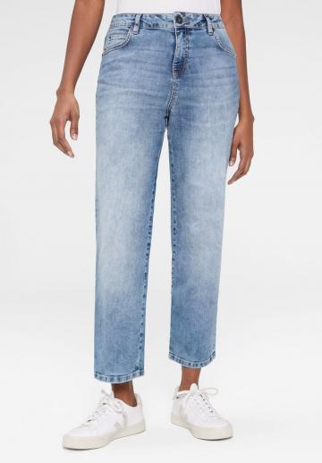 Прямые джинсы