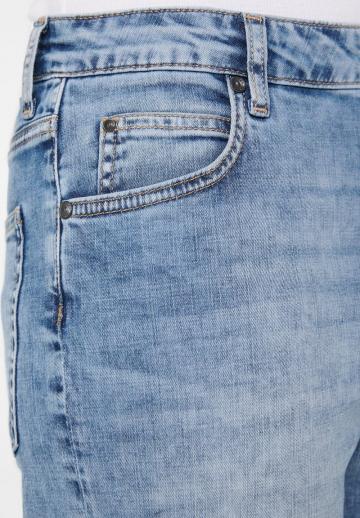 Прямые джинсы