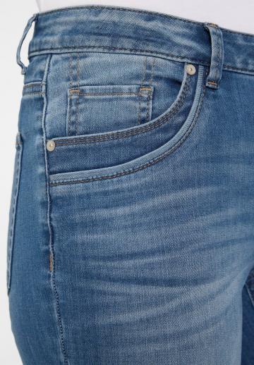 Короткие джинсы