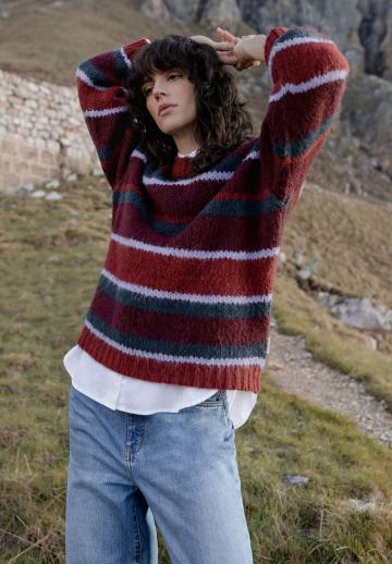 Пуловер в полоску