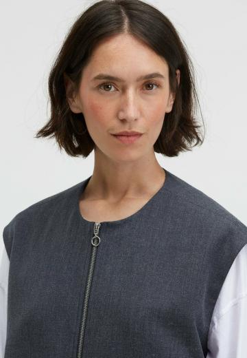 Джинсовая жилетка