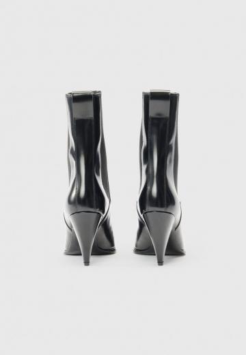 Высокие сапоги