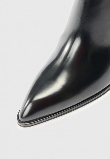 Высокие сапоги