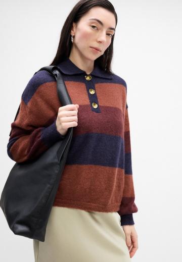 Пуловер в полоску