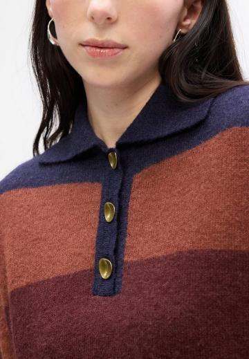 Пуловер в полоску