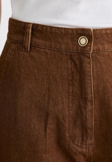 Короткие джинсы