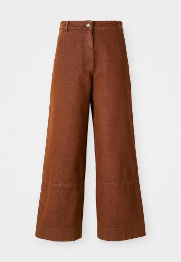 Короткие джинсы