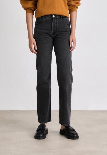 Прямые джинсы