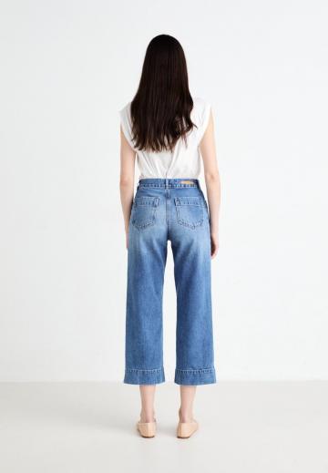 Короткие джинсы