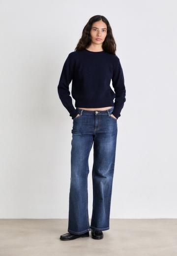 Свободные джинсы