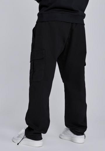 Брюки с накладными карманами