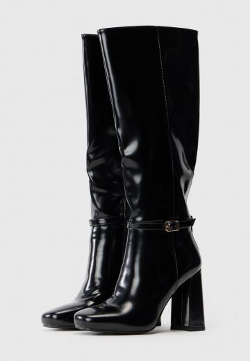 Высокие сапоги