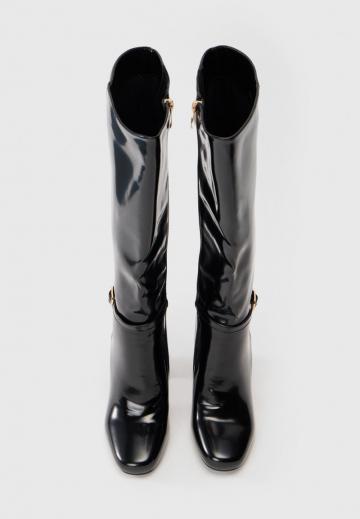 Высокие сапоги