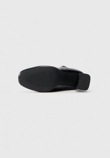 Высокие сапоги