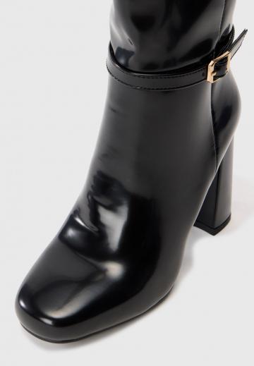 Высокие сапоги