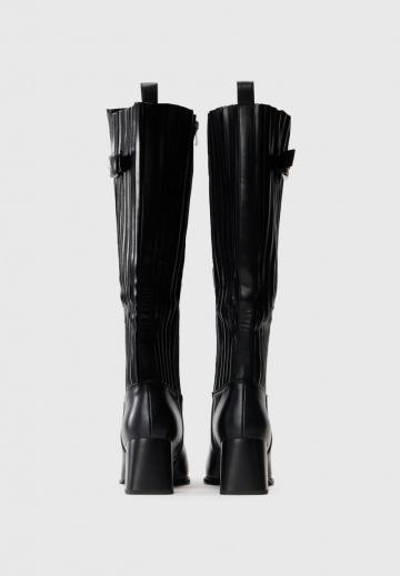 Высокие сапоги