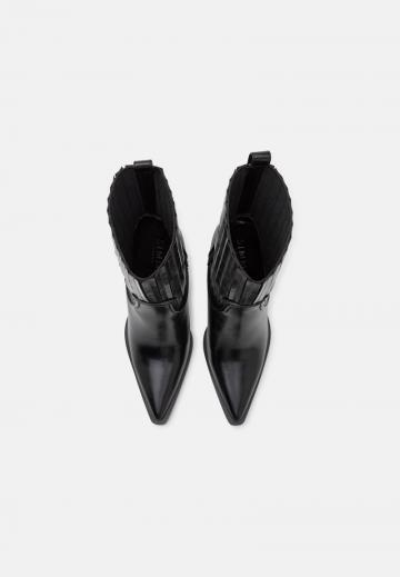 Высокие сапоги