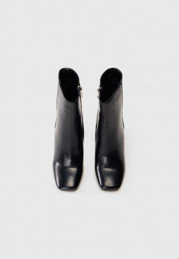 Высокие сапоги