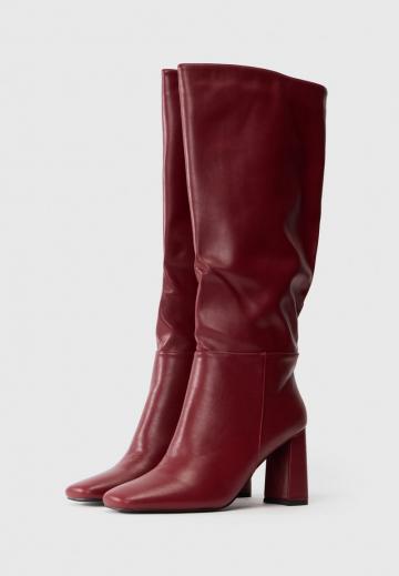 Высокие сапоги