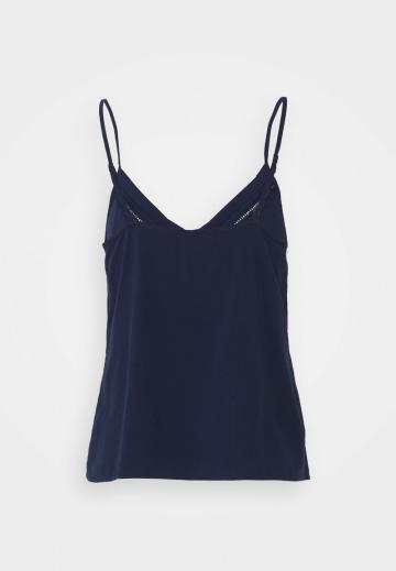 Топ на бретельках