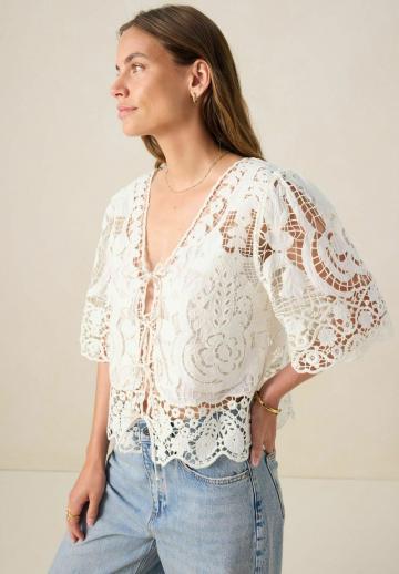 Кружевная блузка