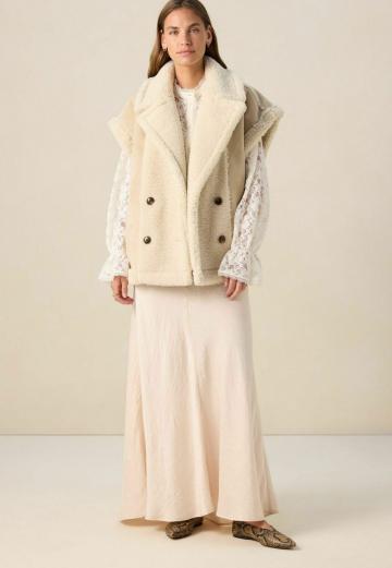 Пуховой жилет