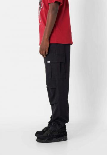 Брюки с накладными карманами