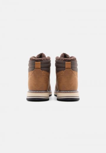 Зимние ботинки