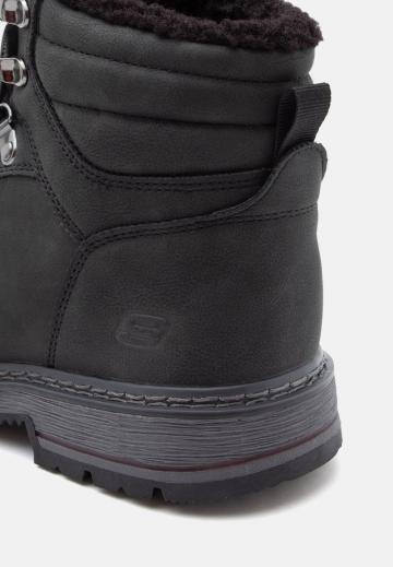 Зимние ботинки