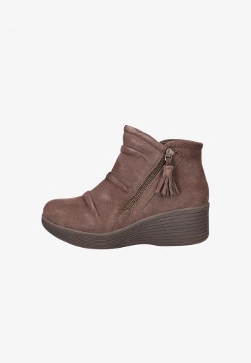 Сапожки на танкетке