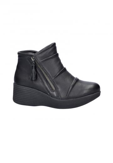 Сапожки на танкетке