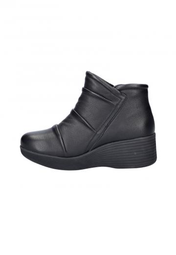 Сапожки на танкетке