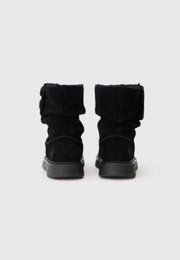 Сапожки на танкетке