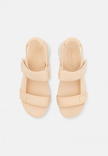 Босоножки на танкетке