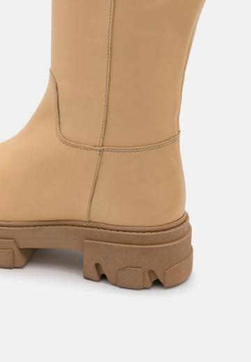 Сапоги на платформе