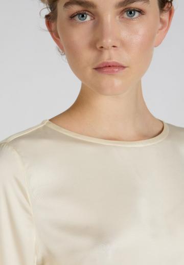 Атласная блузка