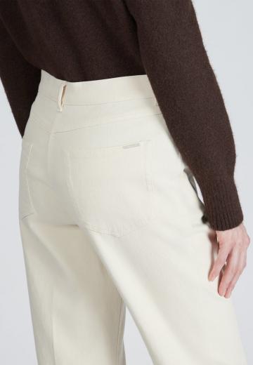 Короткие джинсы