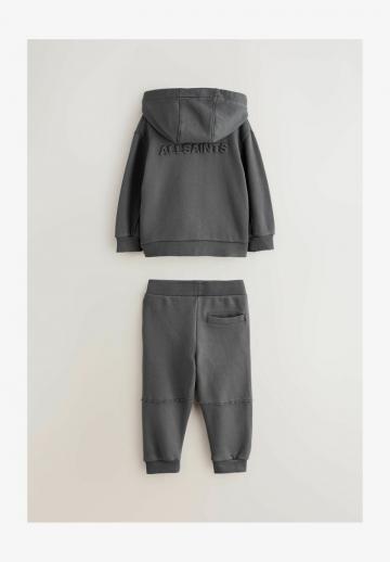 Набор одежды