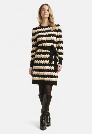 Вязаное платье